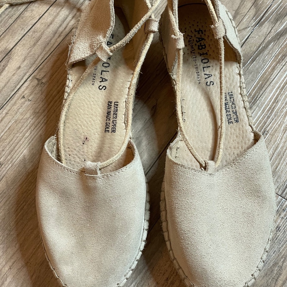 Fabiolas Womens Leather Almond Toe Ankle Tie Espadrille Sandal